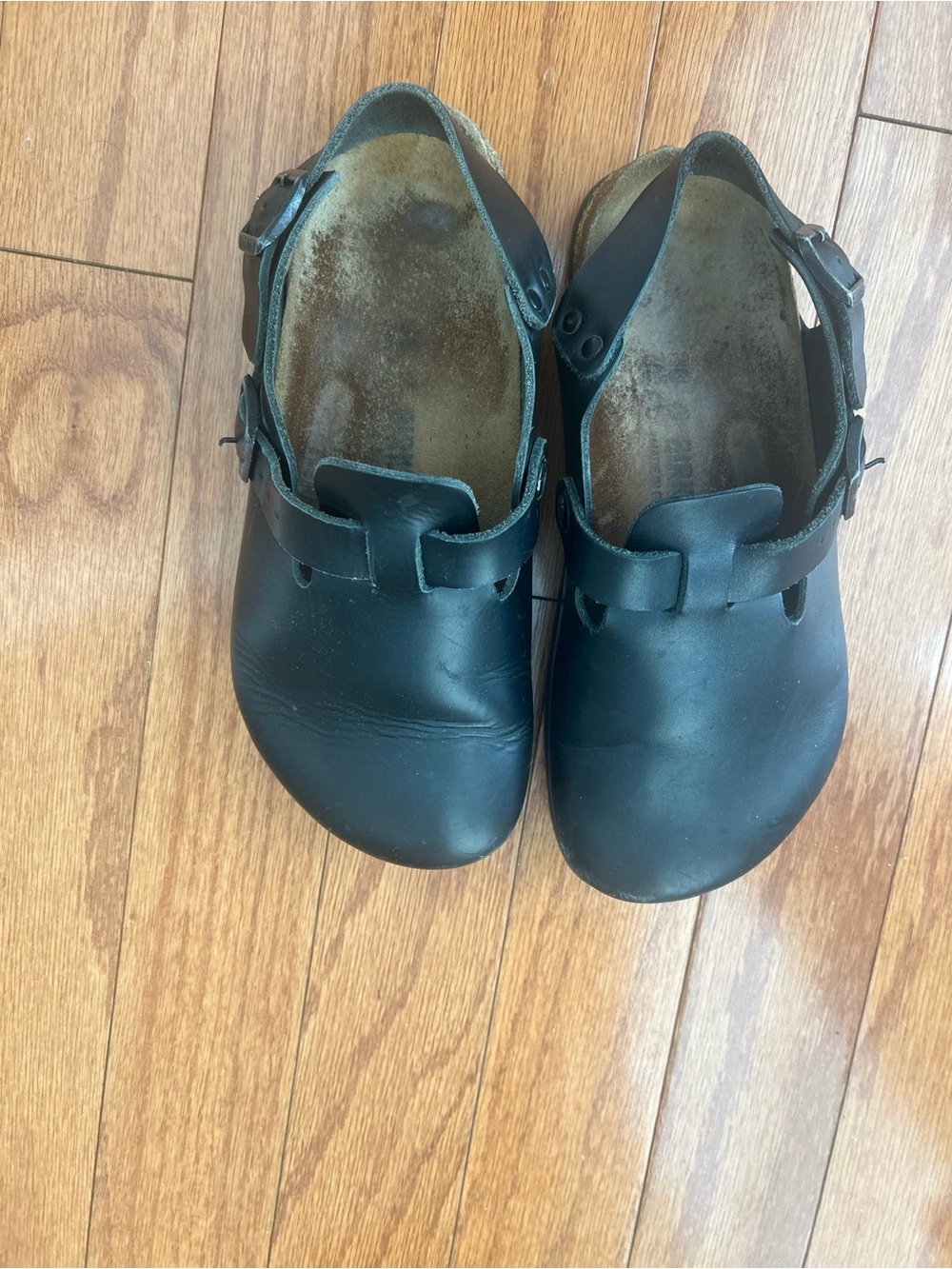 Black Leather Birkenstock Closed-Toe Sandals with strap in good. Women’s size 38
